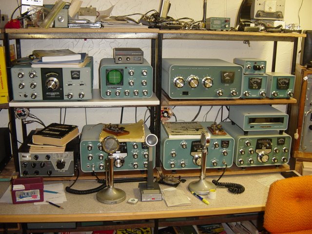 Jim's Heathkit operating bench consisting of HW101 transceiver, SB220 linear, matching SB transmitter and receiver and SB transceiver.